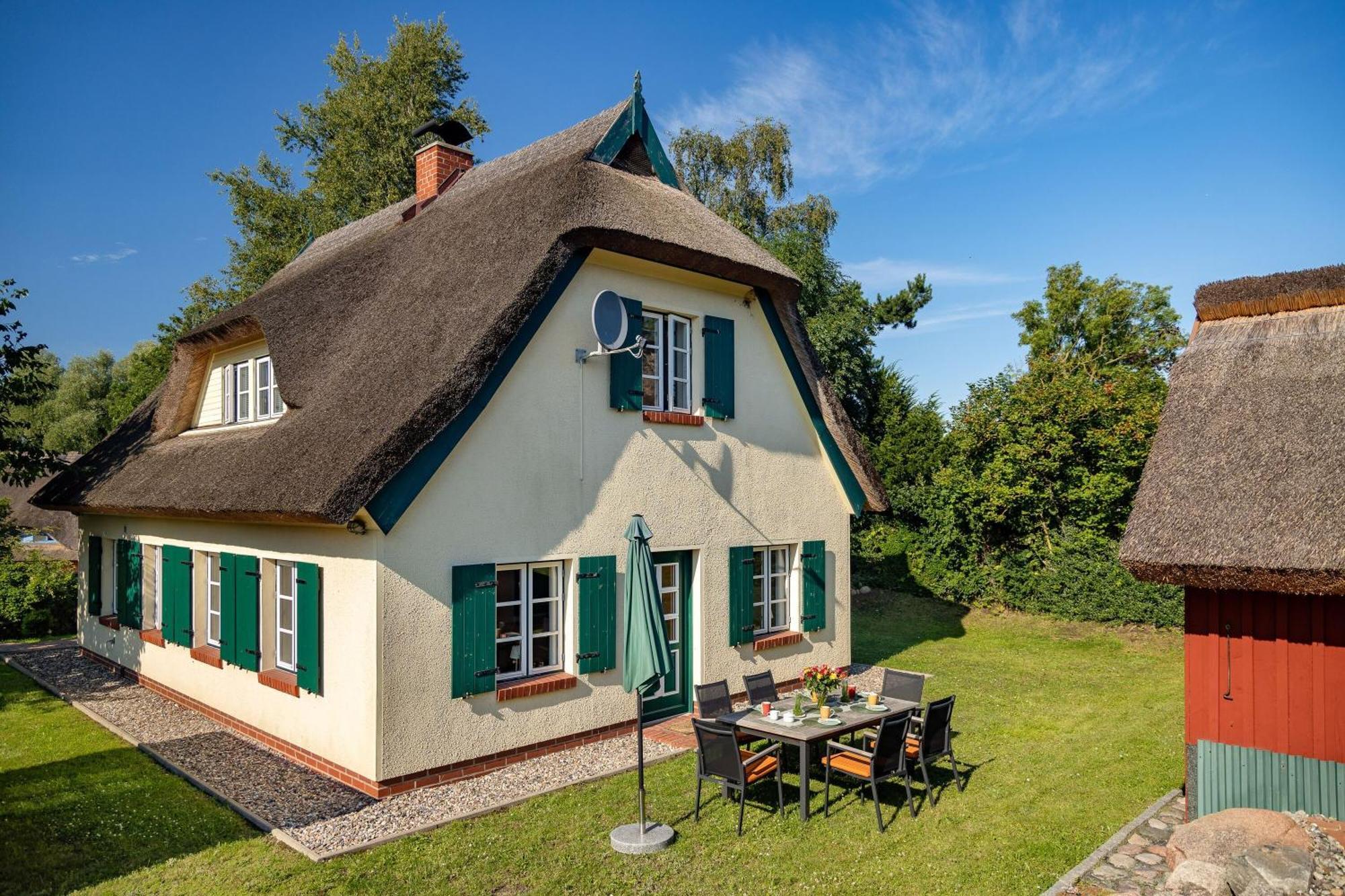 Ferienhaus Preetz 1A - Idylle Unter Reet Burtevitz Exterior photo